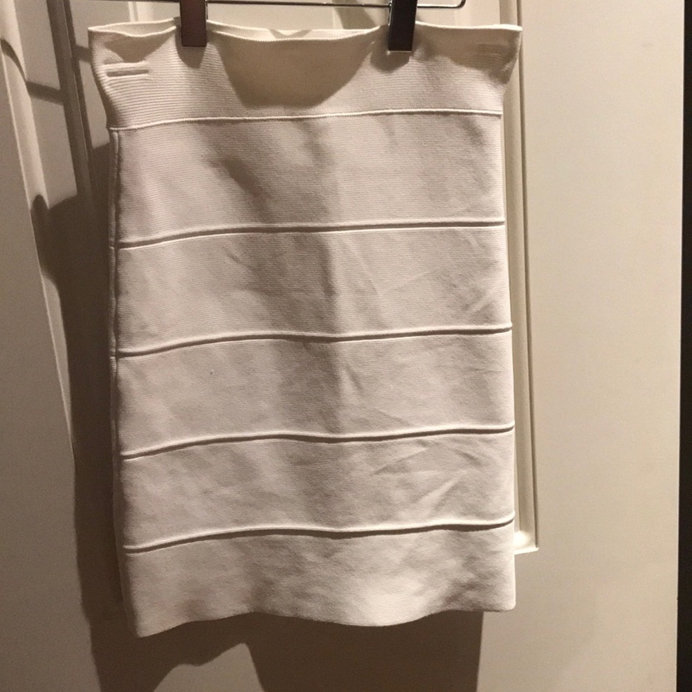 BCBG white tight skirt